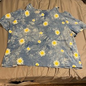 Cold shoulder daisy crop top